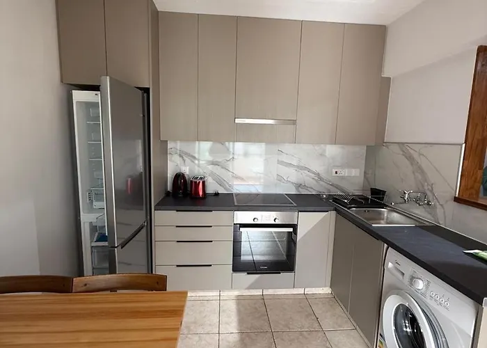 Homestay Carisa For *